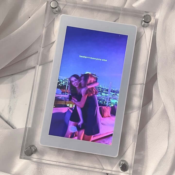 “Personalized 5-Inch Digital Photo Frame – The Perfect Gift for Loved Ones”