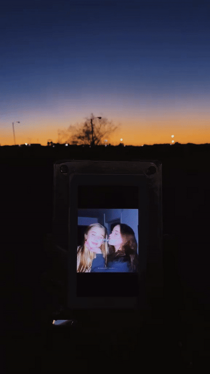 “Personalized 5-Inch Digital Photo Frame – The Perfect Gift for Loved Ones”
